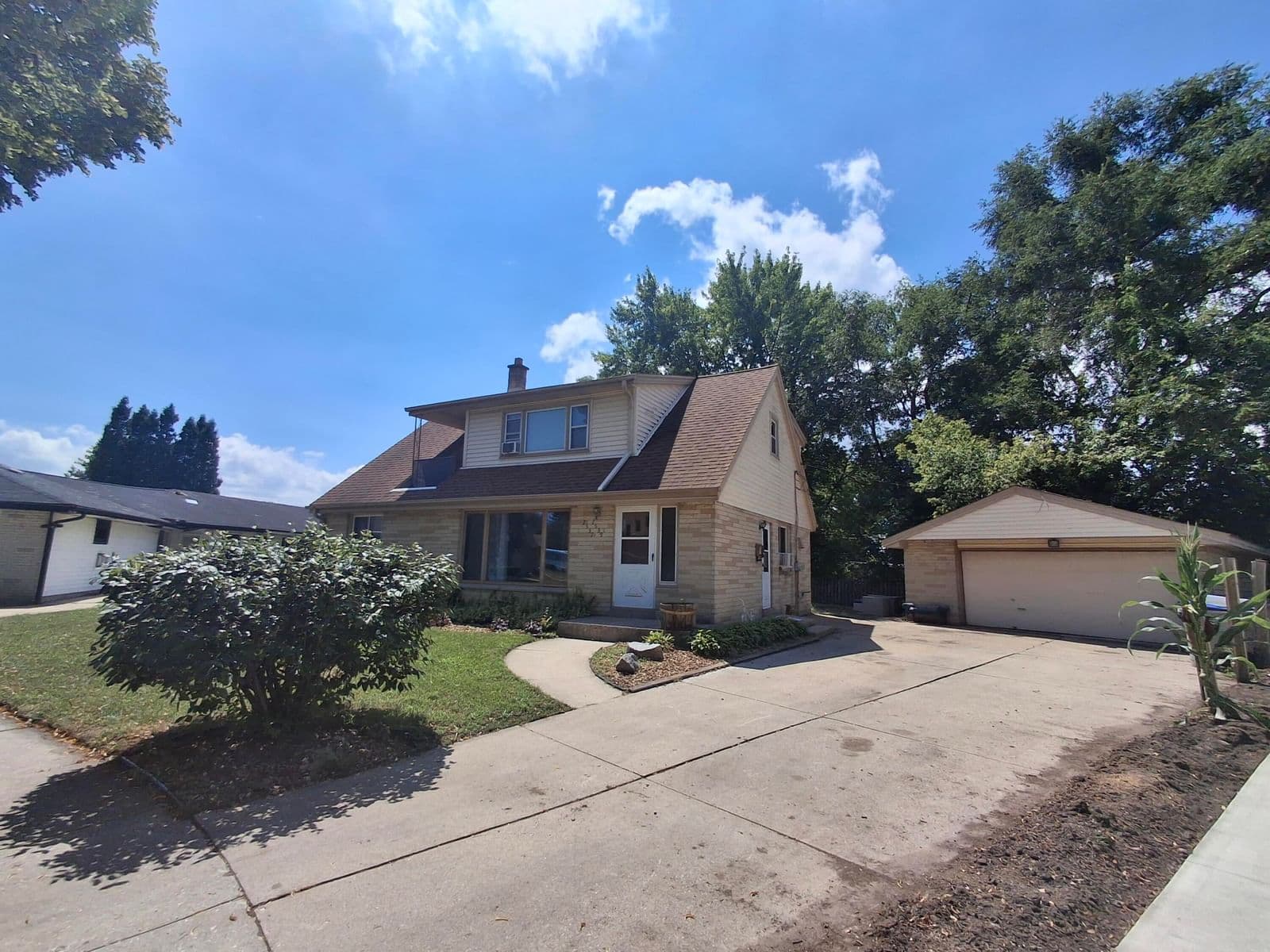 2537 Bridge, Milwaukee, WI 53221
