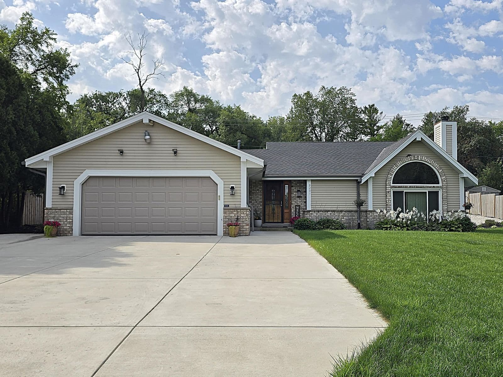 9201 County Line, Milwaukee, WI 53224