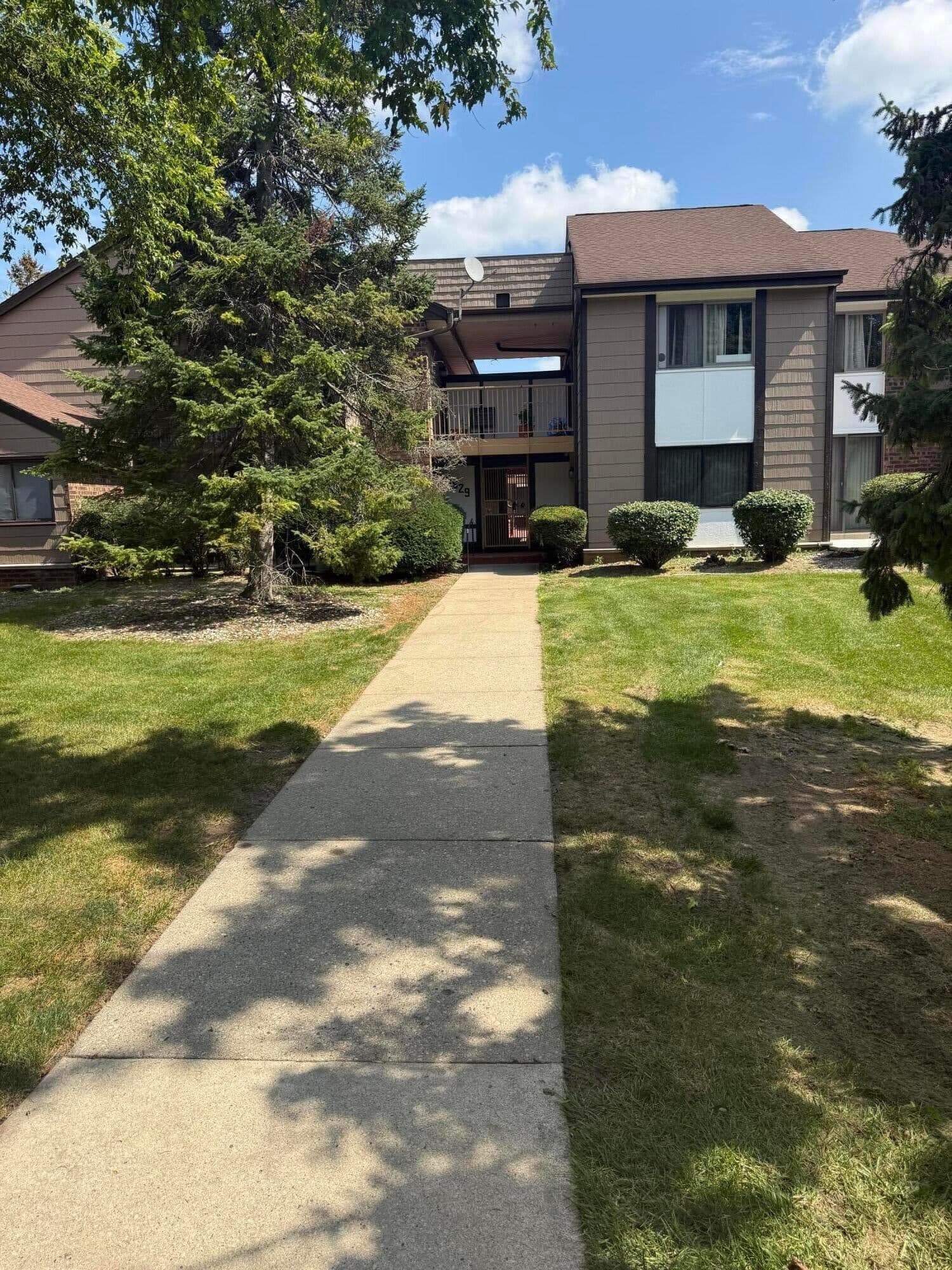 8629 Servite, Milwaukee, WI 53223