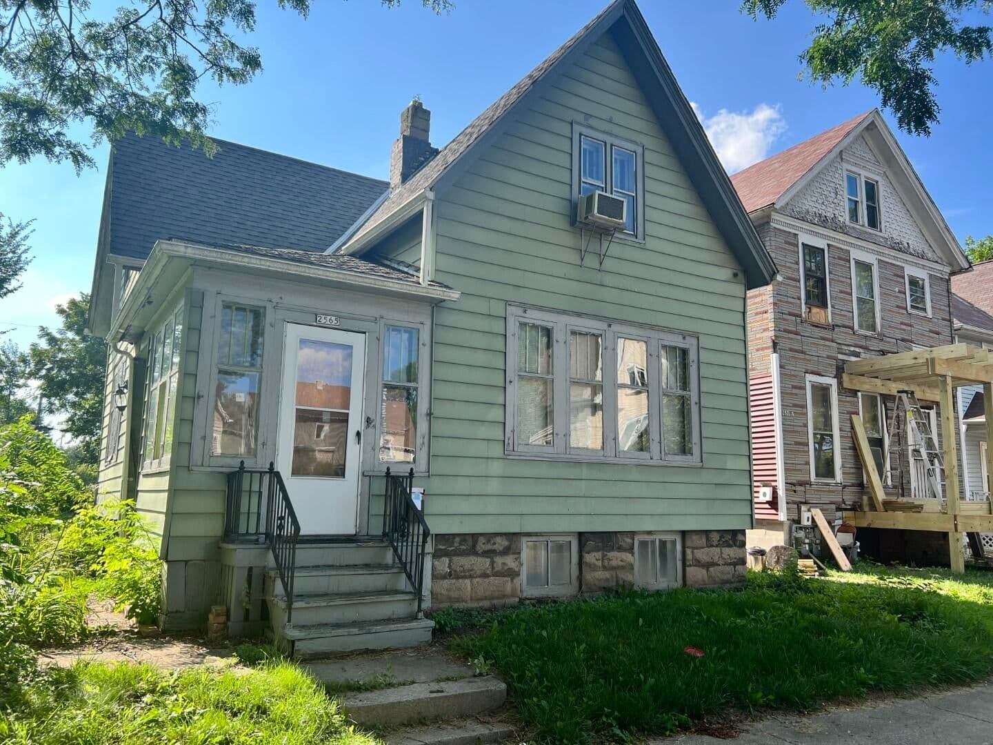2565 10th, Milwaukee, WI 53206