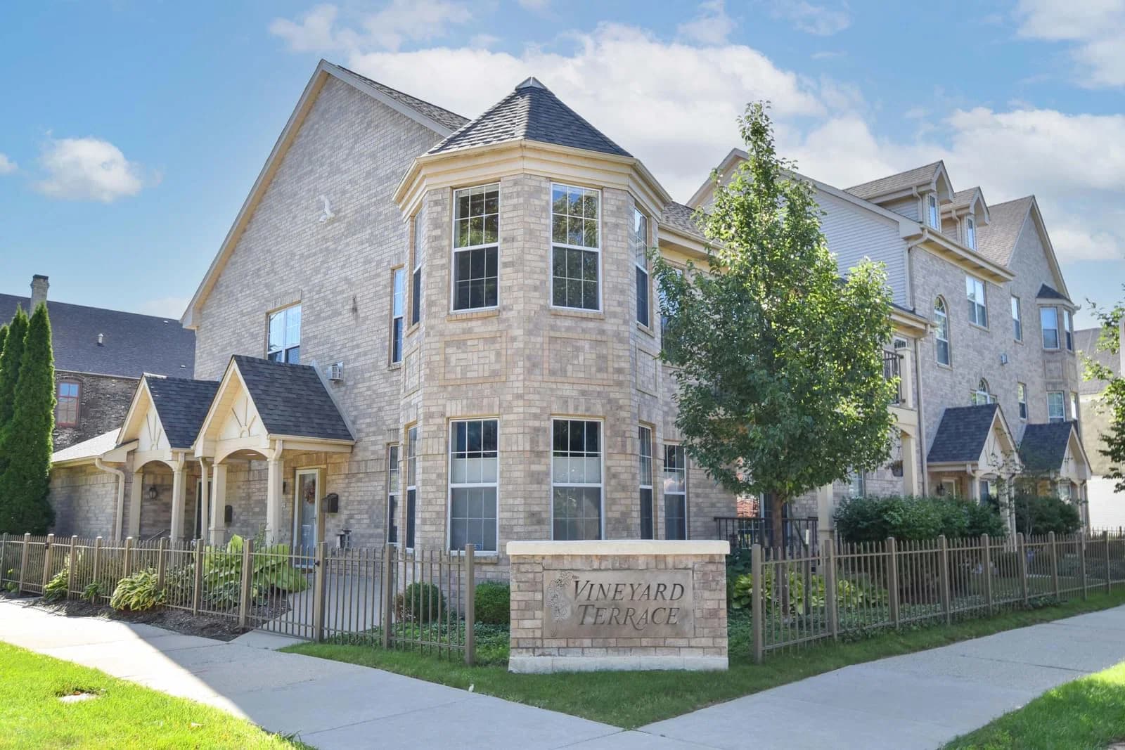 339 Vine, Milwaukee, WI 53212