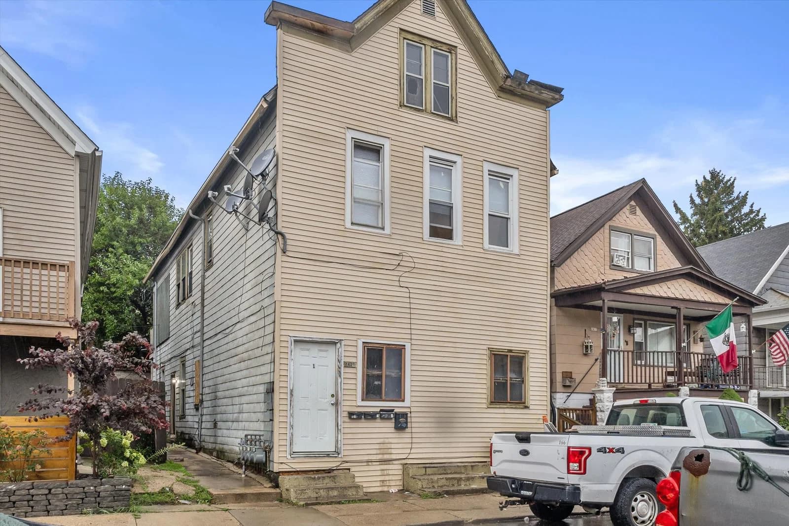 2421 5th Pl, Milwaukee, WI 53207