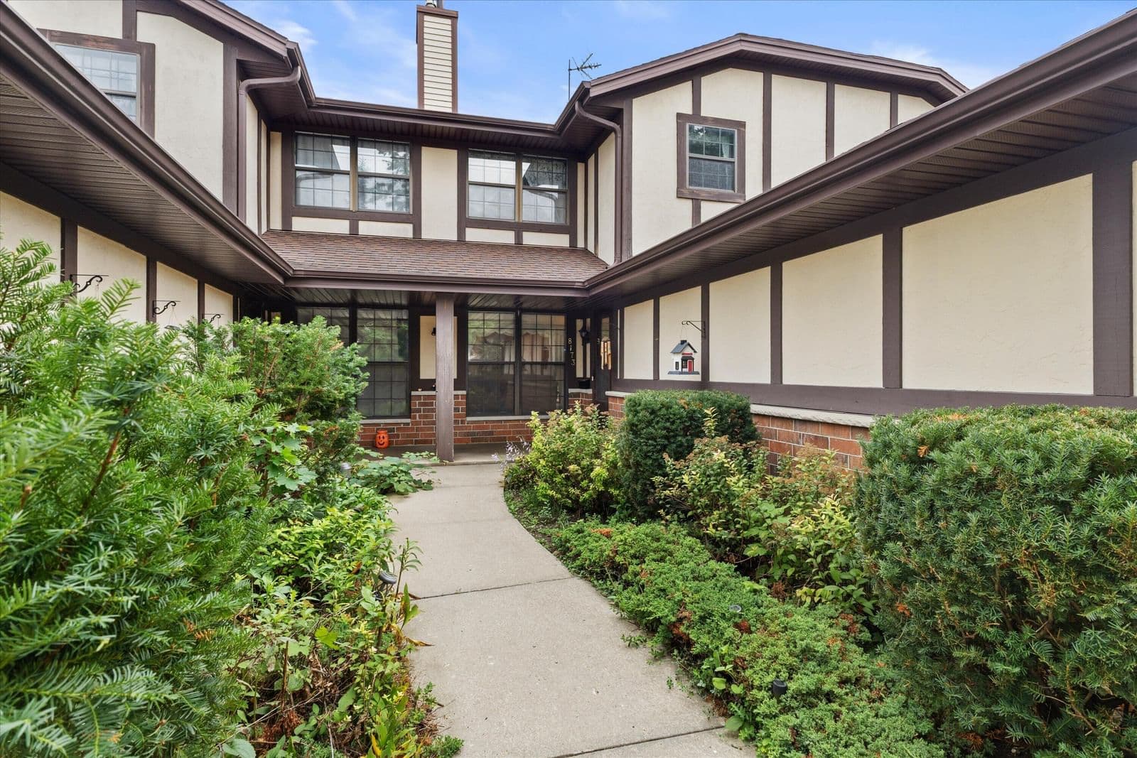 8173 Legend Dr, Franklin, WI 53132