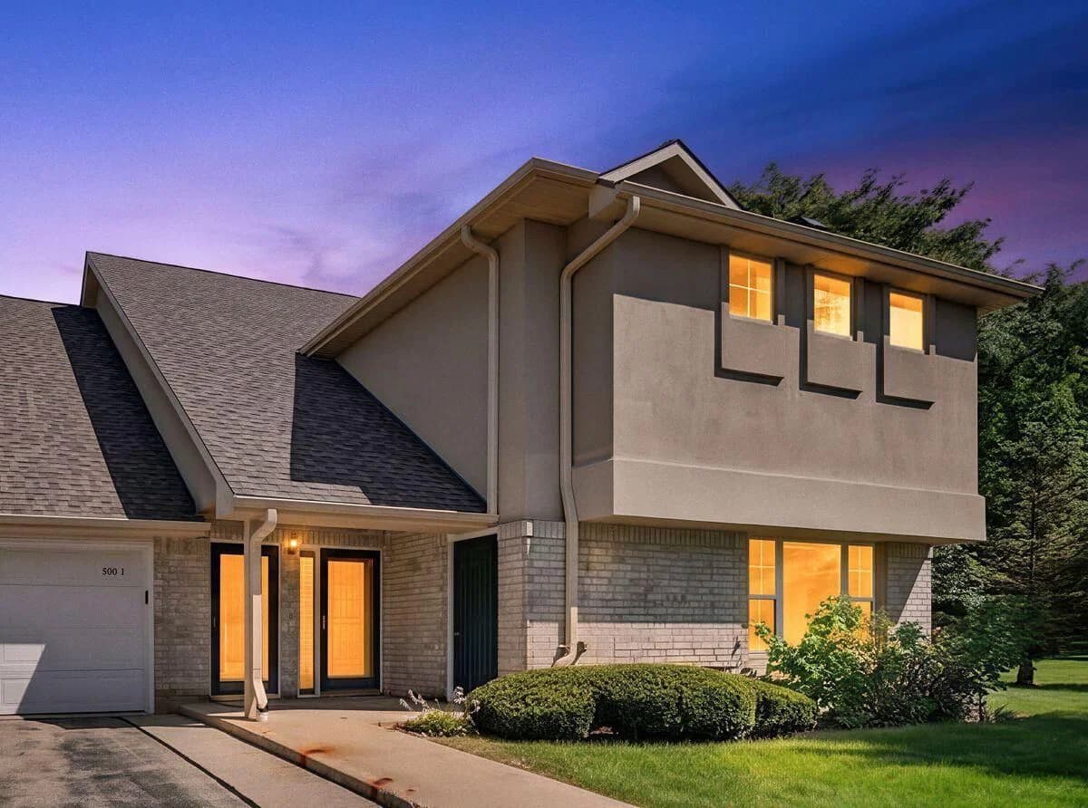 9056 Elm Ct, Franklin, WI 53132