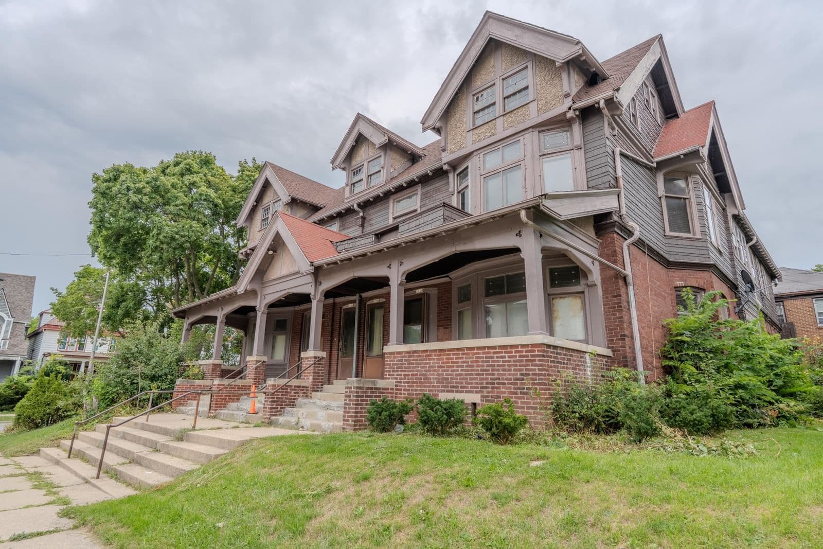 1148 33rd St, Milwaukee, WI 53208 2