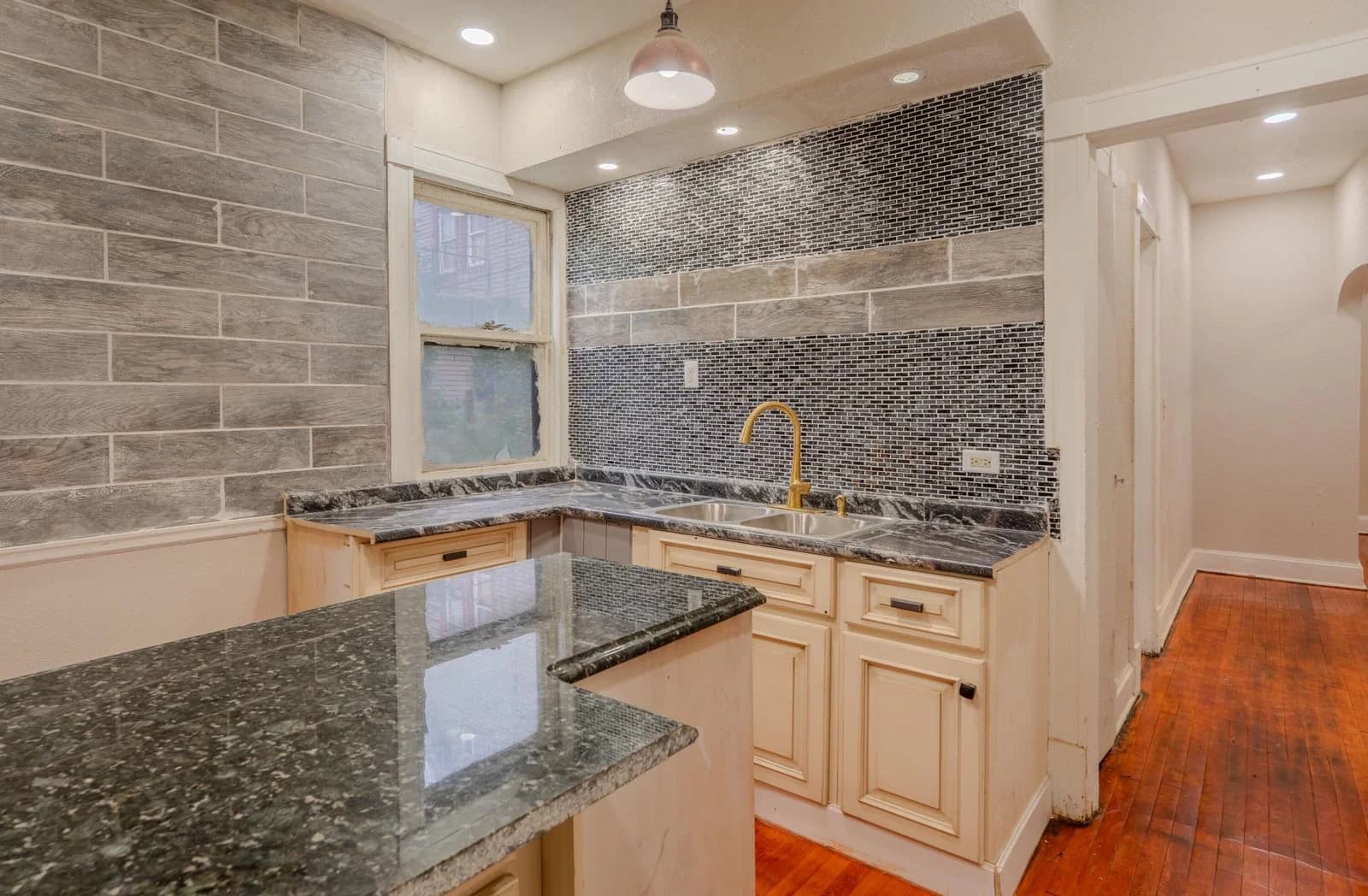 3241 Juneau Ave, Milwaukee, WI 53208 3