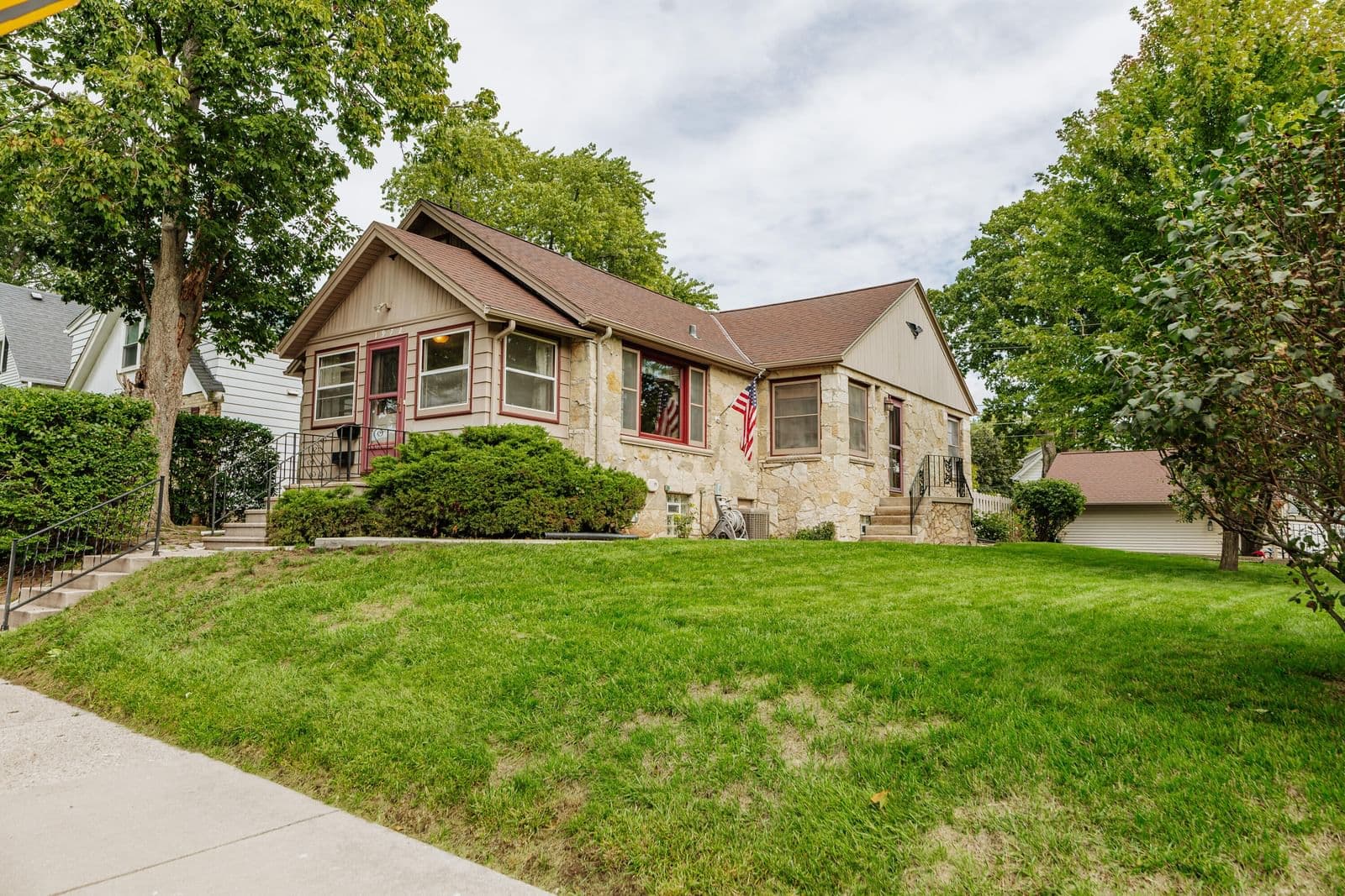 1972 90th St, West Allis, WI 53227