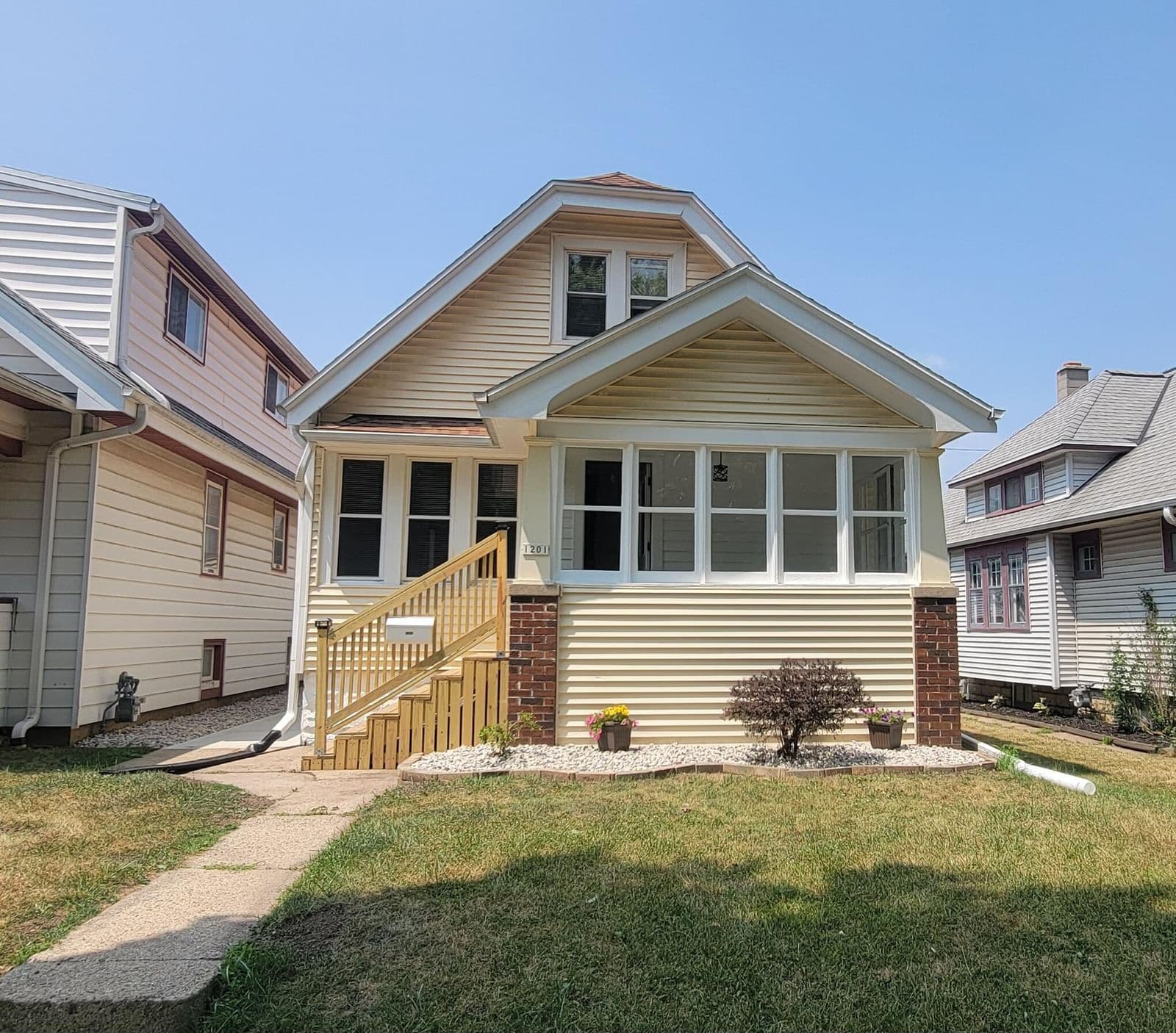 1201 75th St, West Allis, WI 53214