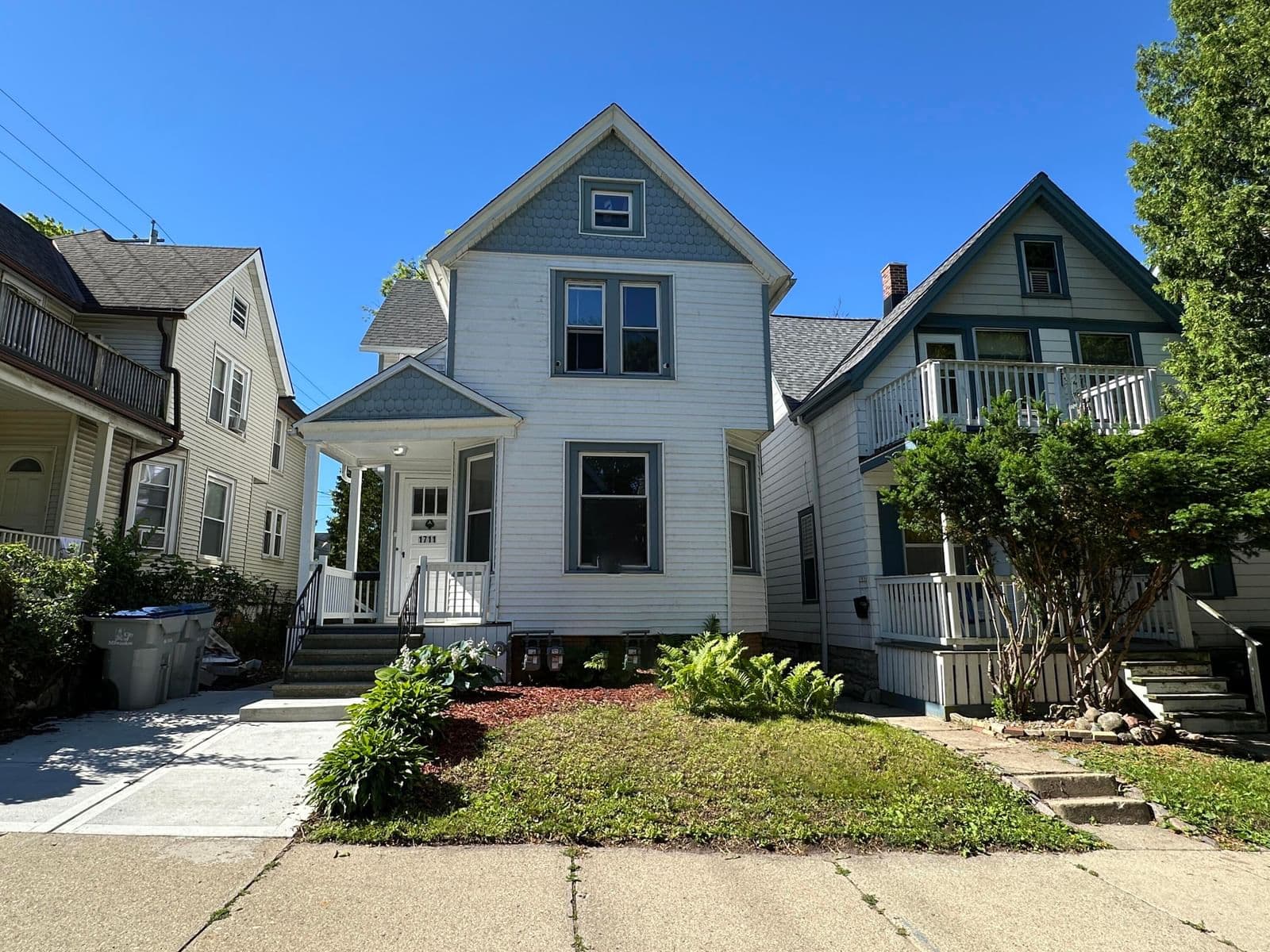 1711 Belleview Pl, Milwaukee, WI 53211