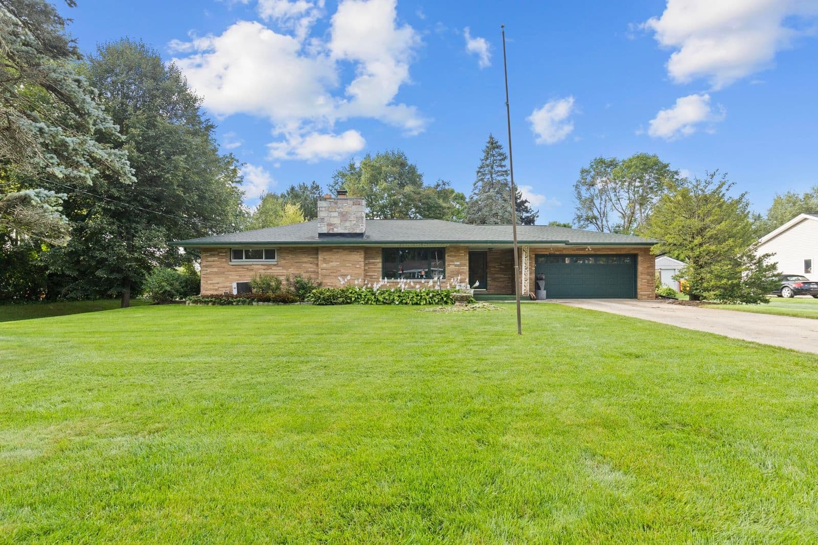 9915 Margaret Ln, Franklin, WI 53132