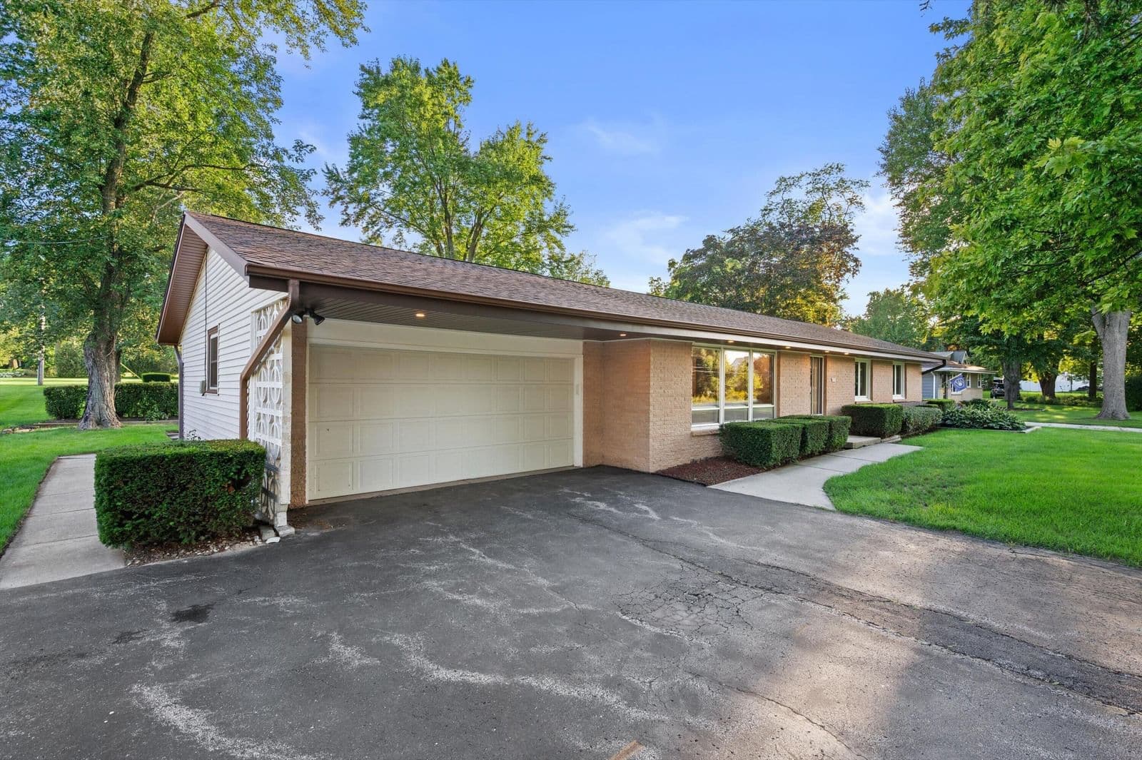 1501 Fitzsimmons Rd 5