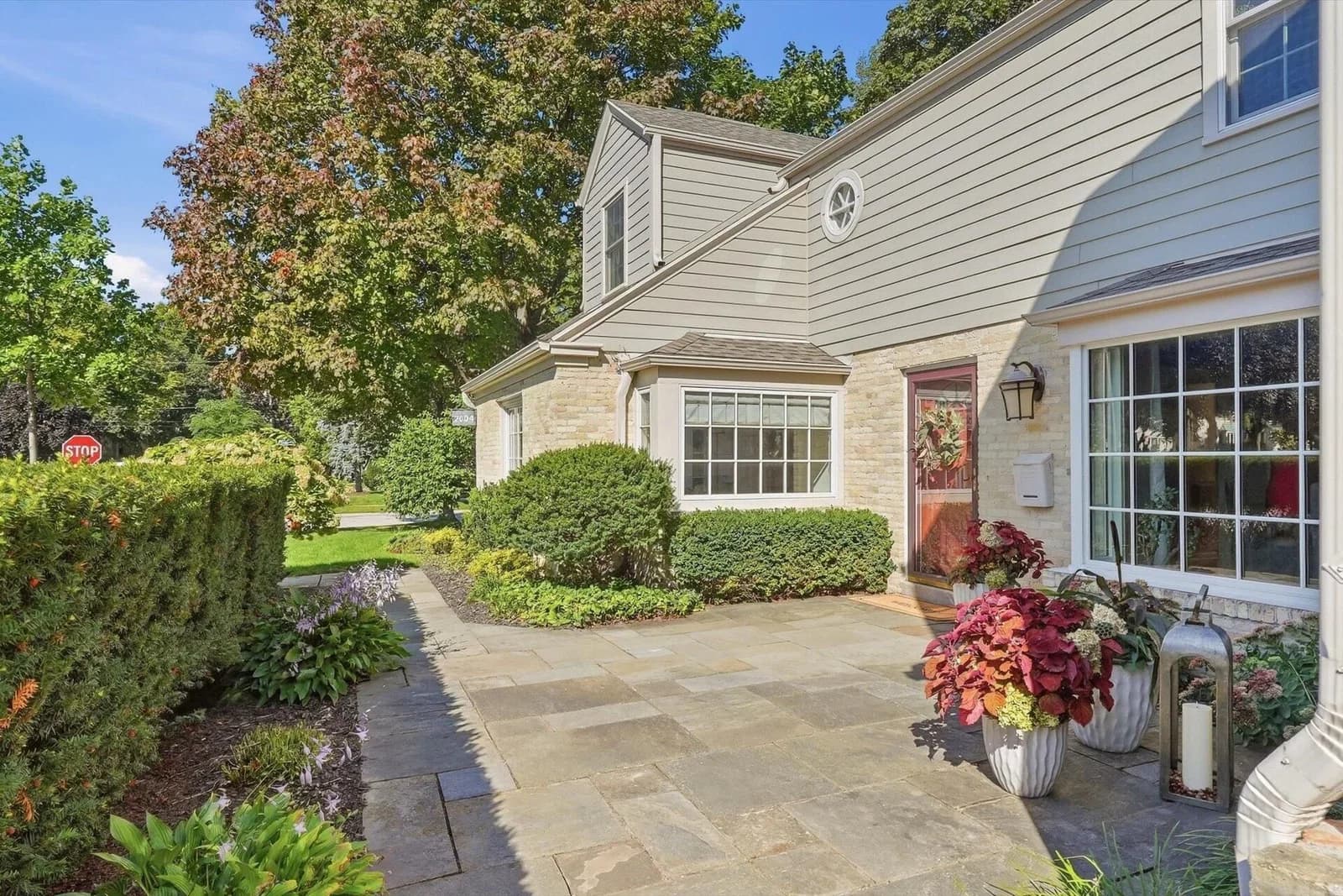 2604 89th St, Wauwatosa, WI 53226