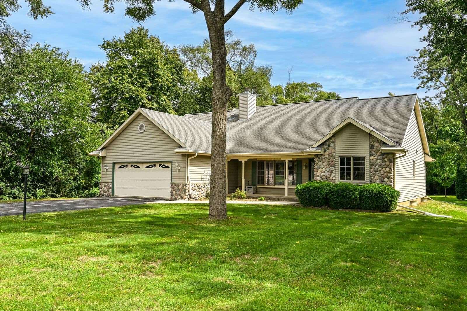 9358 33rd St, Franklin, WI 53132