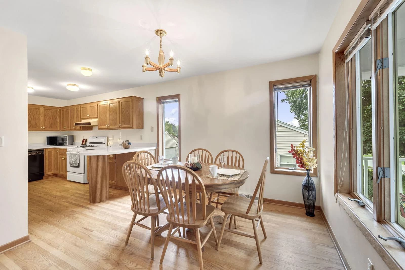 250 115th St, Wauwatosa, WI 53226 3