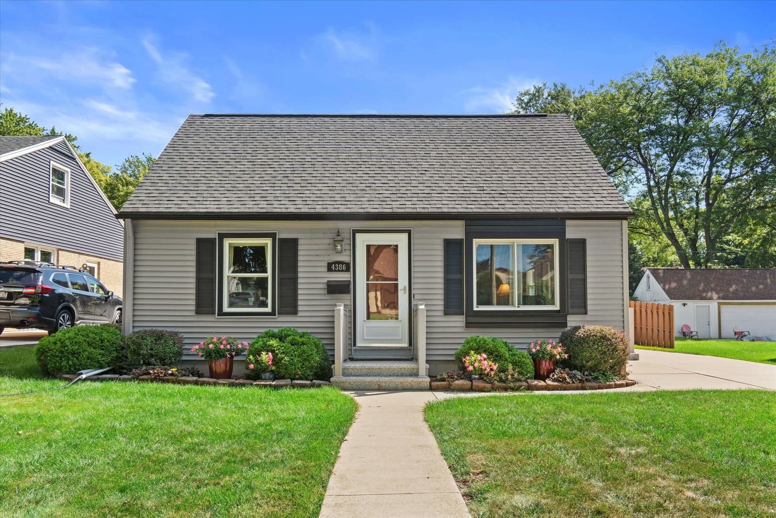 4386 Burrell St, Milwaukee, WI 53207 2