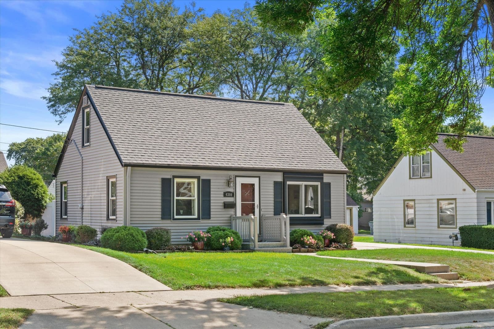 4386 Burrell St, Milwaukee, WI 53207 3
