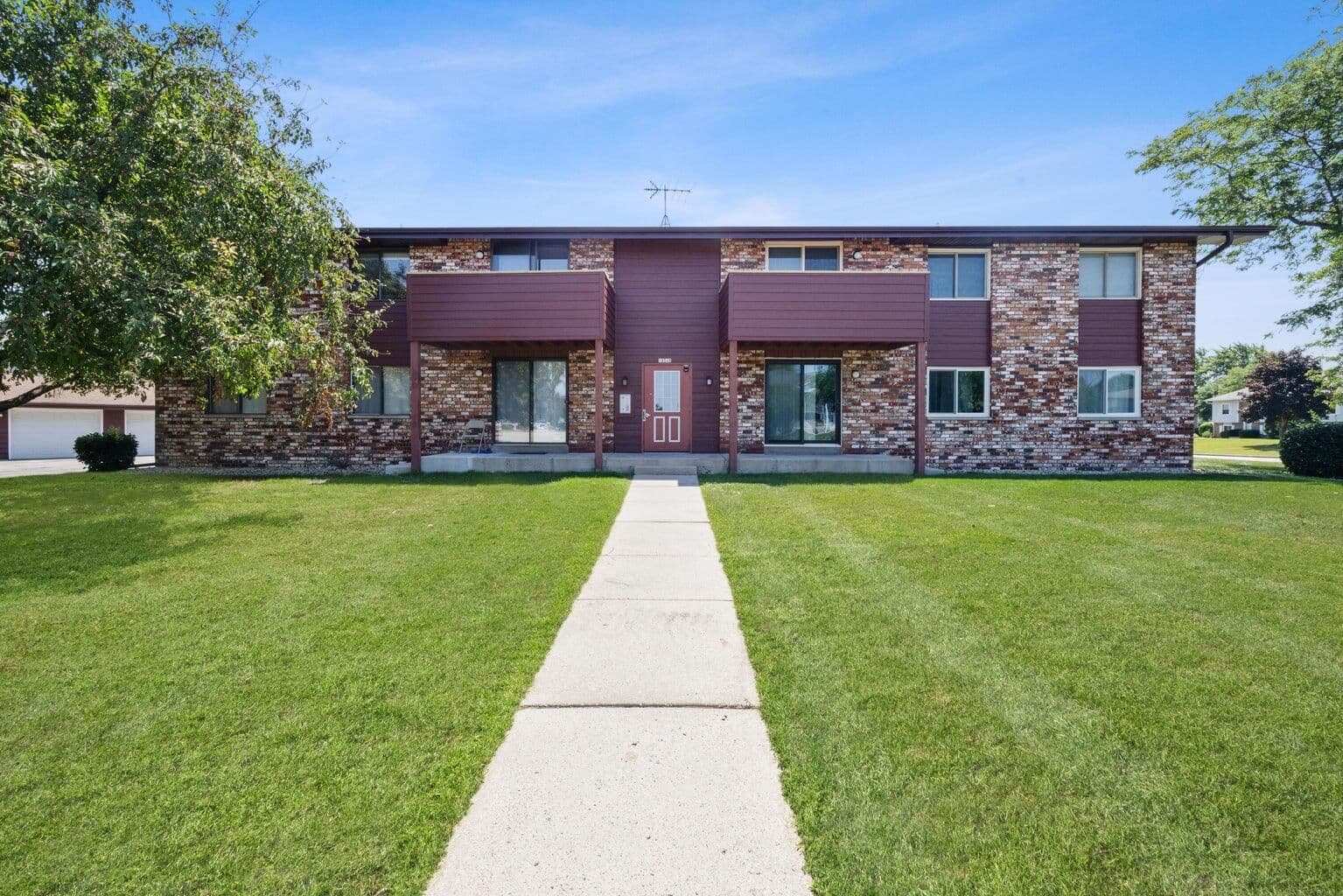 10345 Whitnall Edge Dr, Franklin, WI 53132
