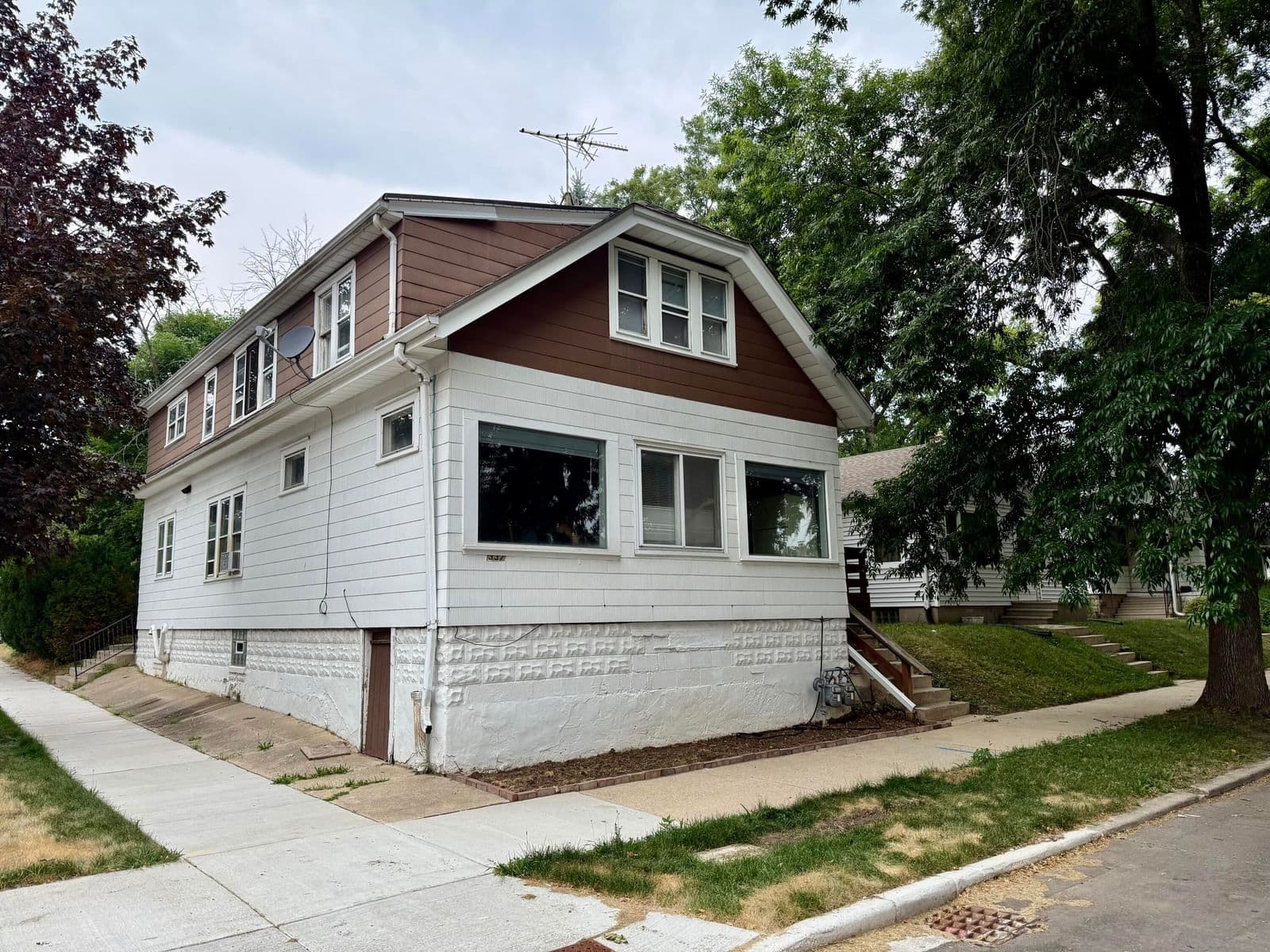 337 66th St, Milwaukee, WI 53214