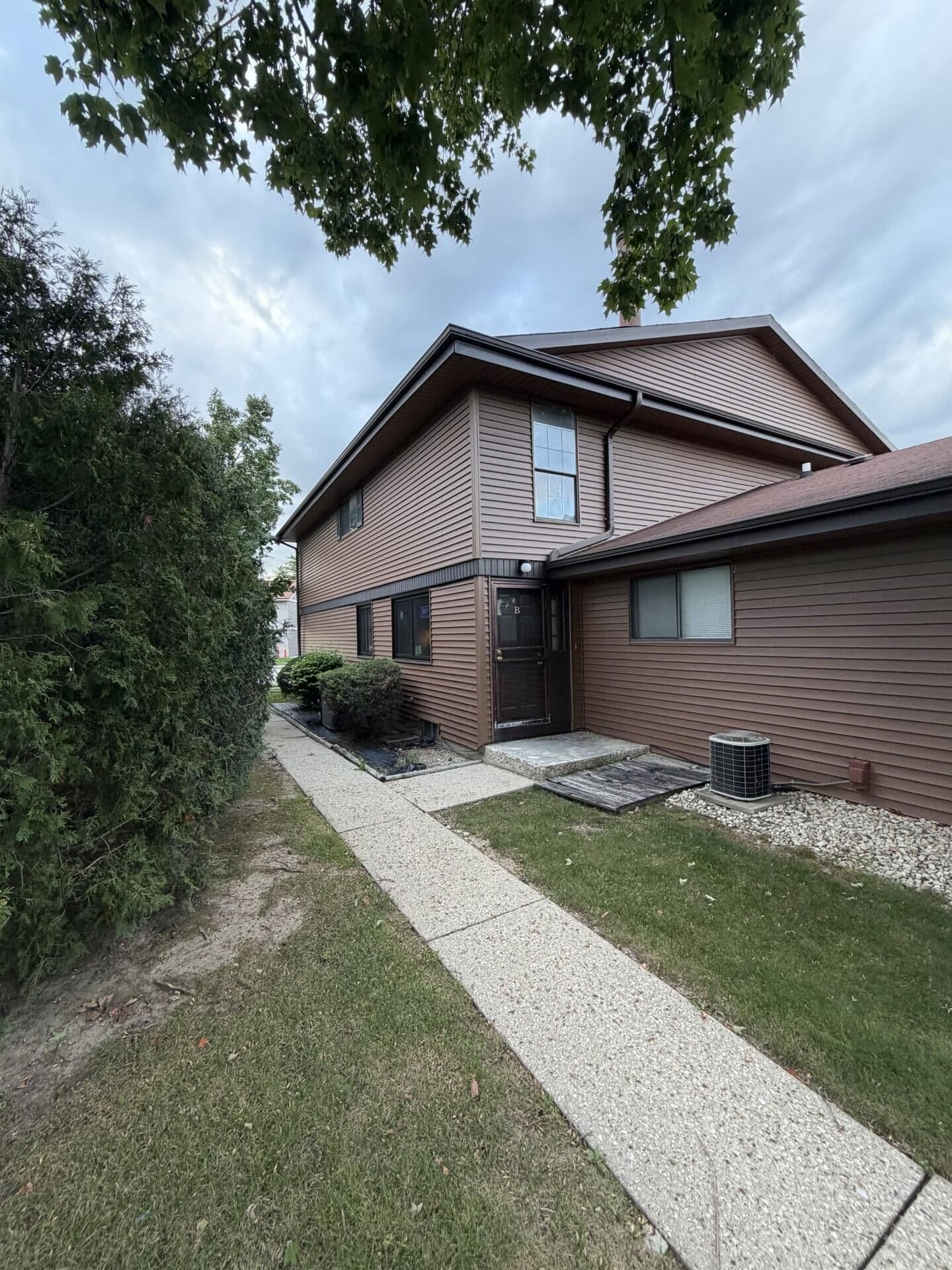 6972 Raintree Ct, Milwaukee, WI 53223