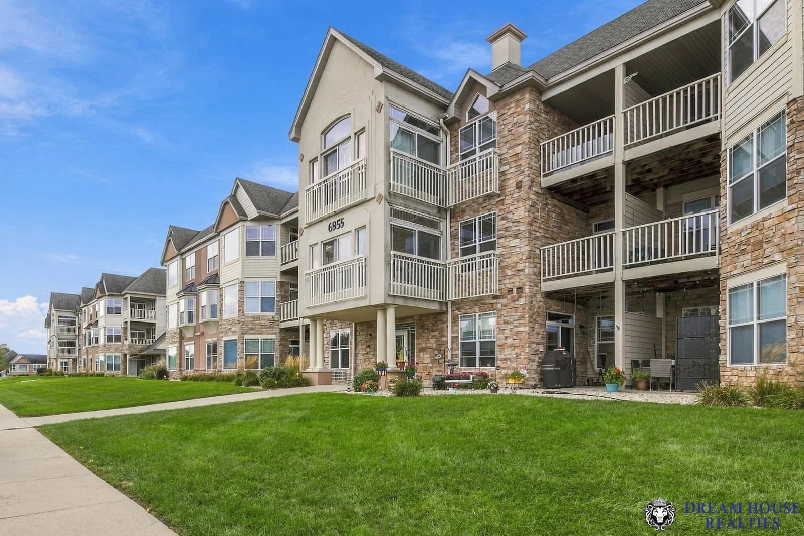 6955 Riverwood Blvd, Franklin, WI 53132 3
