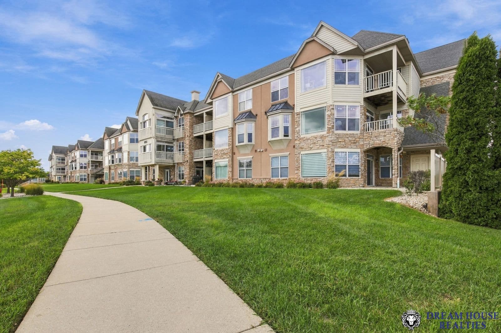 6955 Riverwood Blvd, Franklin, WI 53132 2