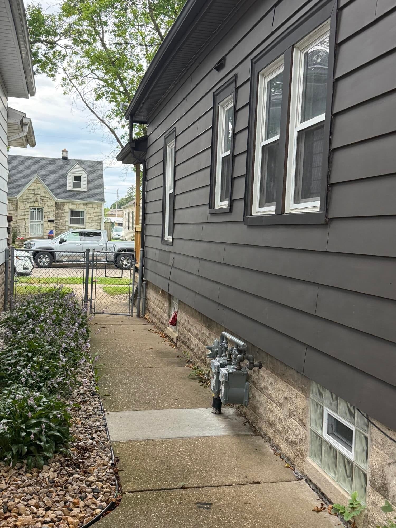 5368 39th St, Milwaukee, WI 53209 2