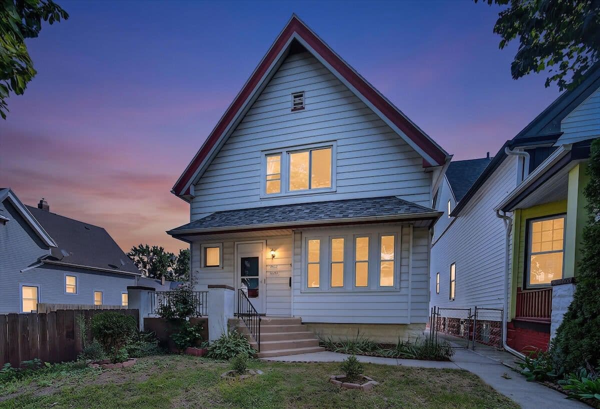 2040 28th St, Milwaukee, WI 53215 2