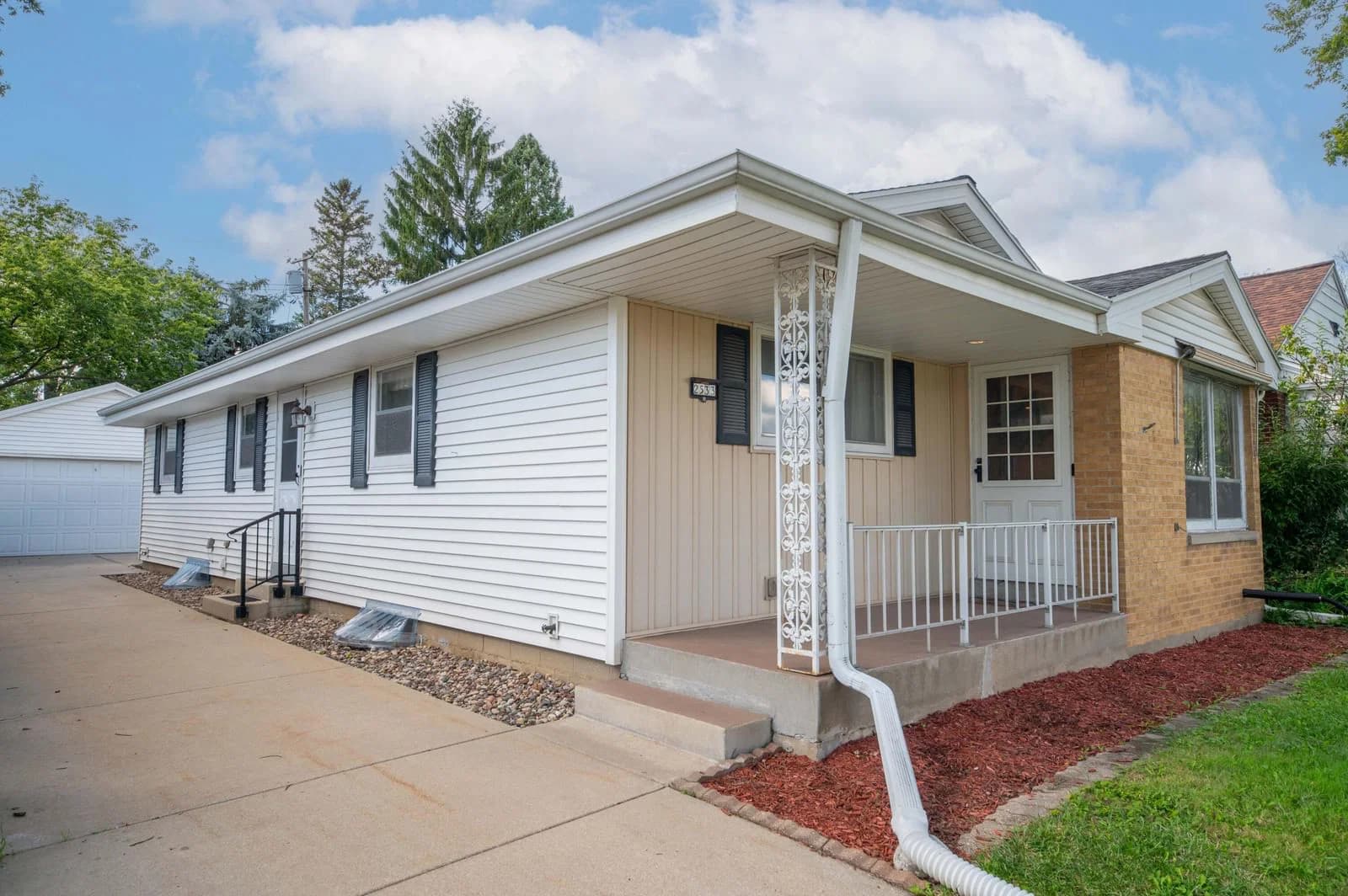2533 113th St, Wauwatosa, WI 53226 3