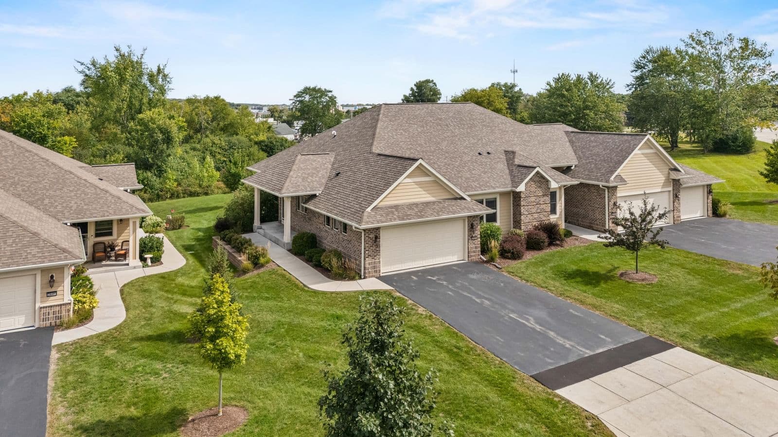 2826 Villa Dr, Franklin, WI 53132