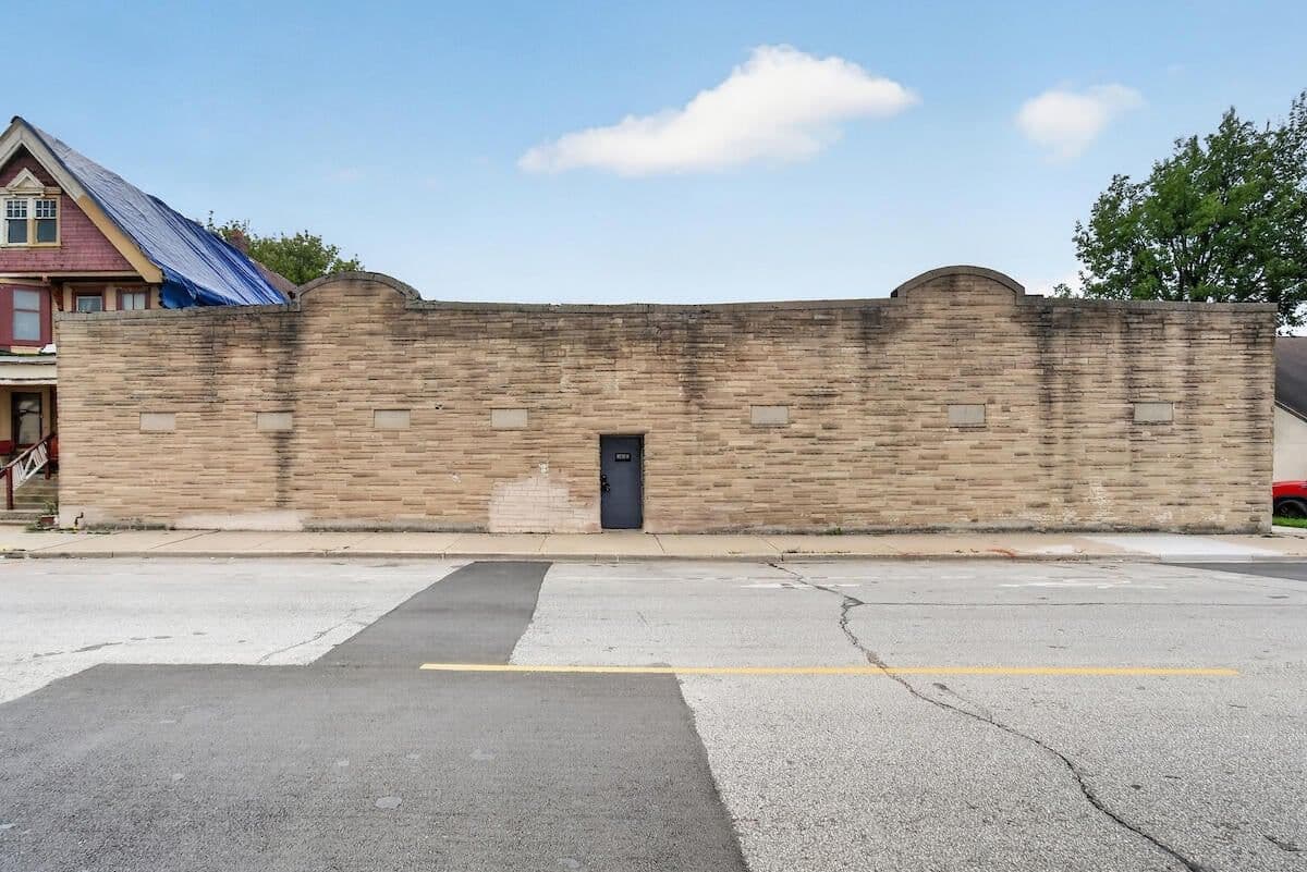 1829 Center St, Milwaukee, WI 53206 2