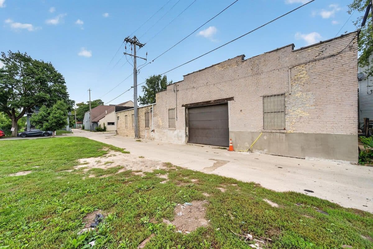 1829 Center St, Milwaukee, WI 53206 3