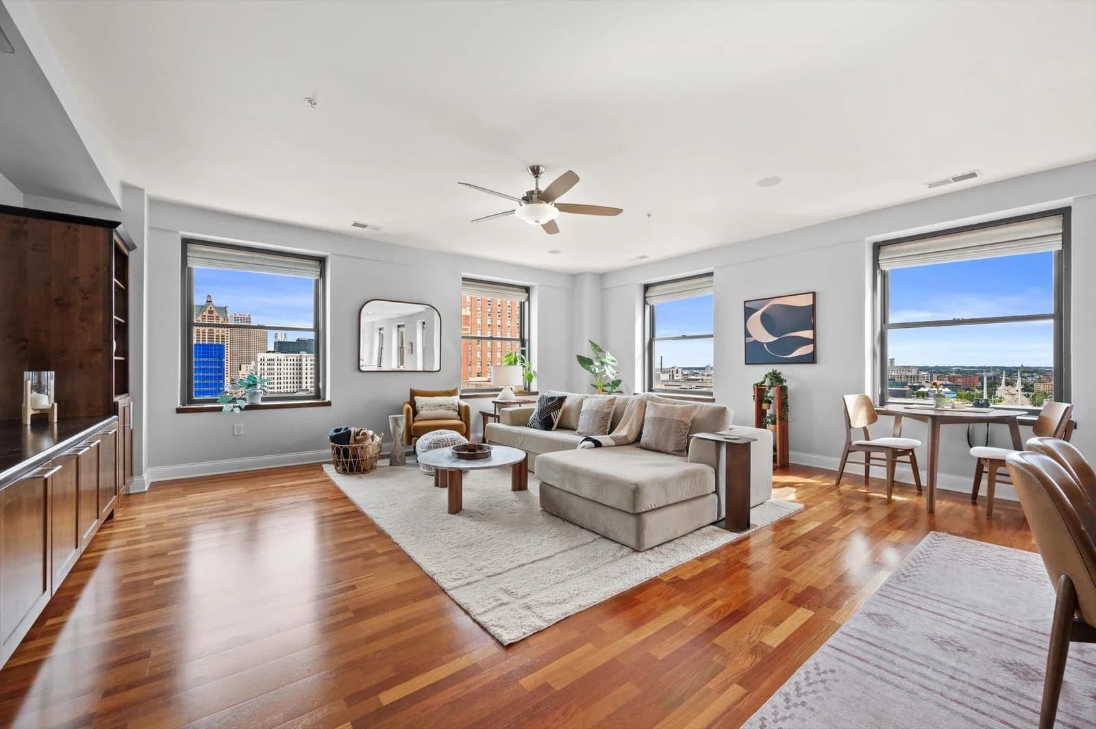606 Wisconsin Ave, Milwaukee, WI 53203 3