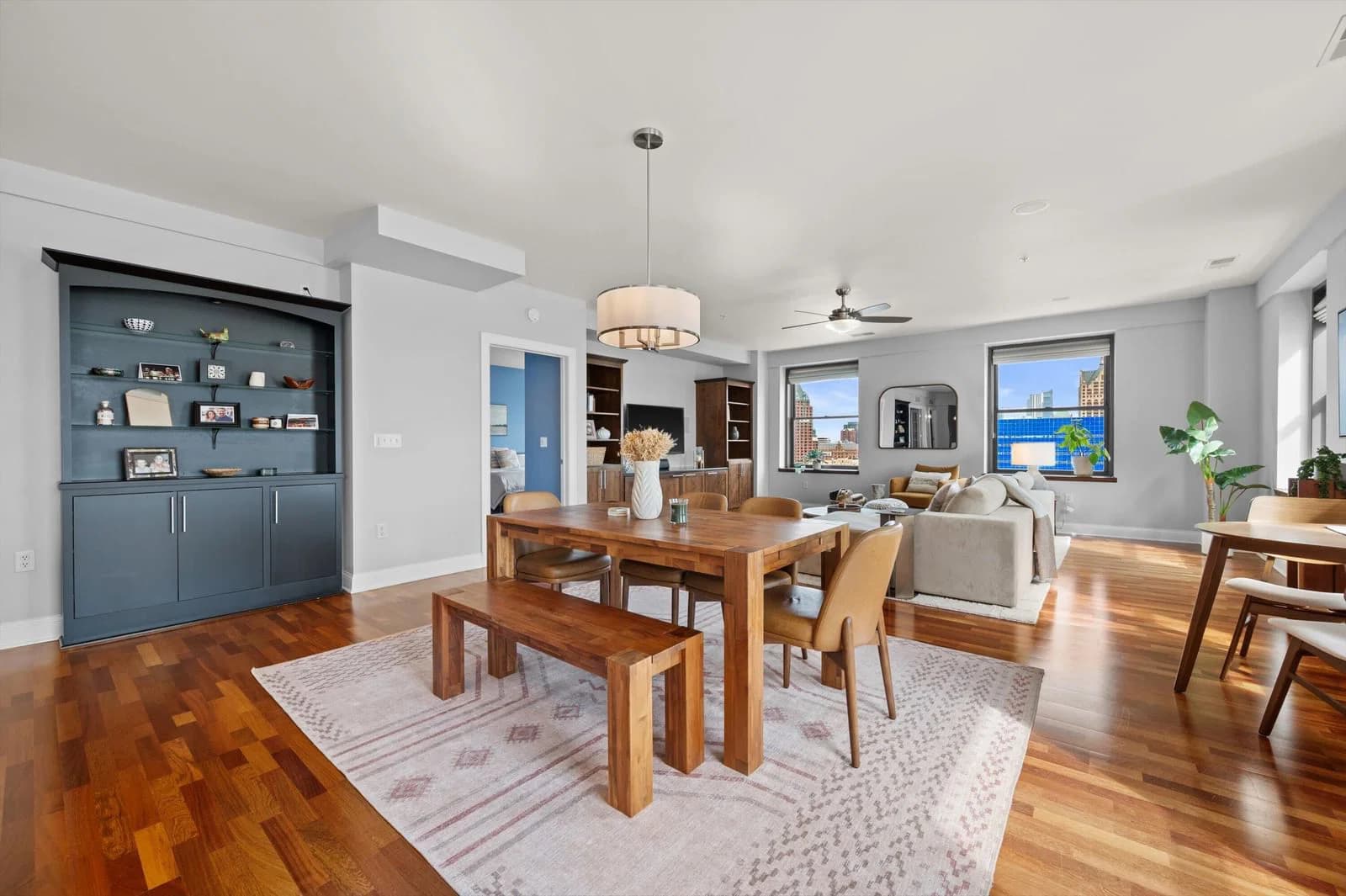 606 Wisconsin Ave, Milwaukee, WI 53203 2