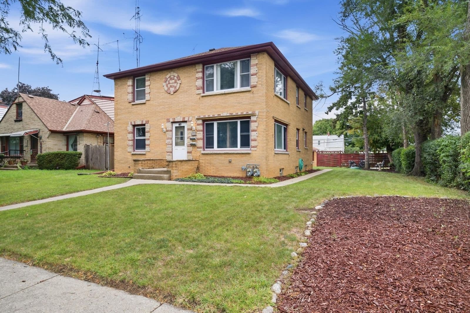3056 93rd St, West Allis, WI 53227 2