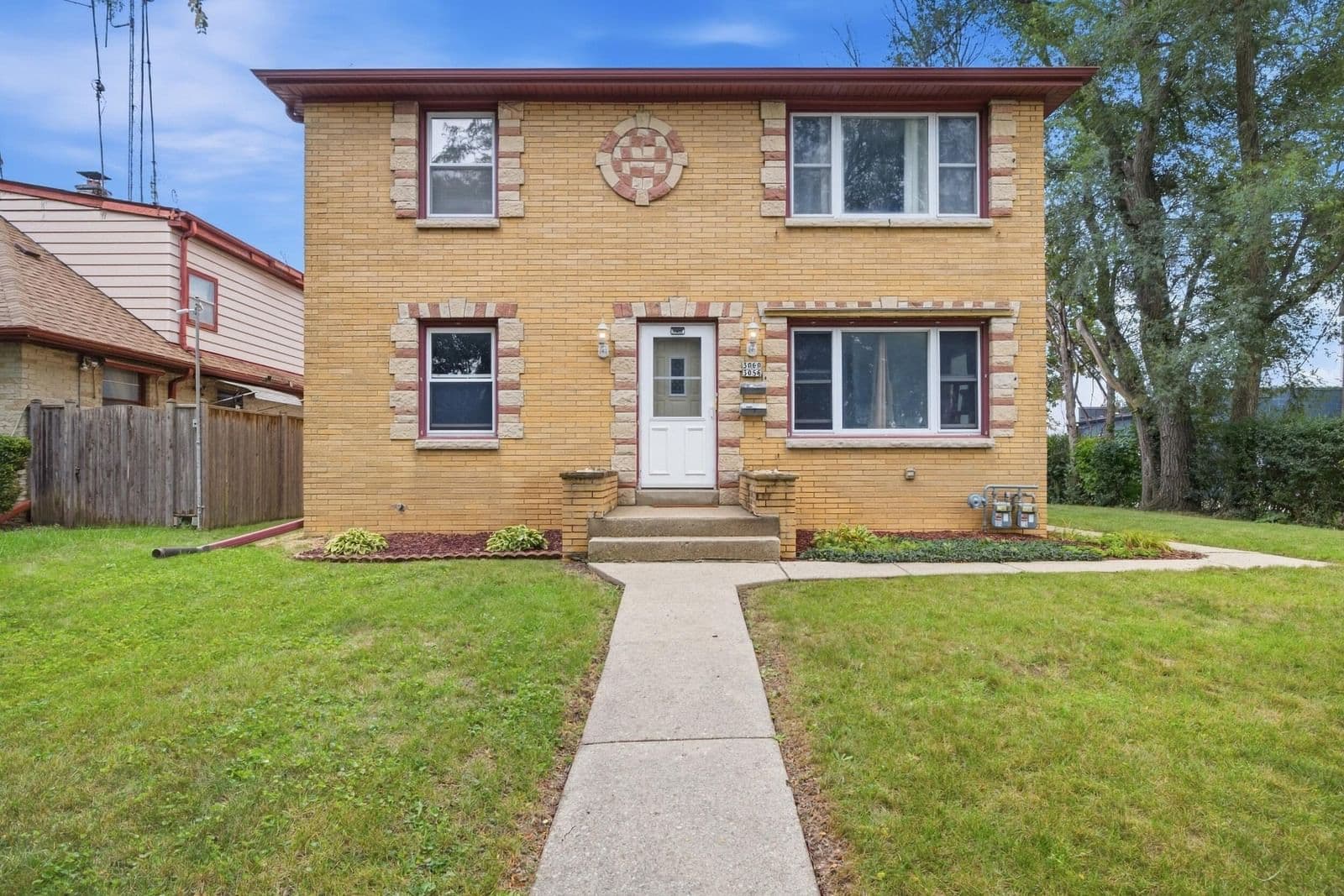 3056 93rd St, West Allis, WI 53227