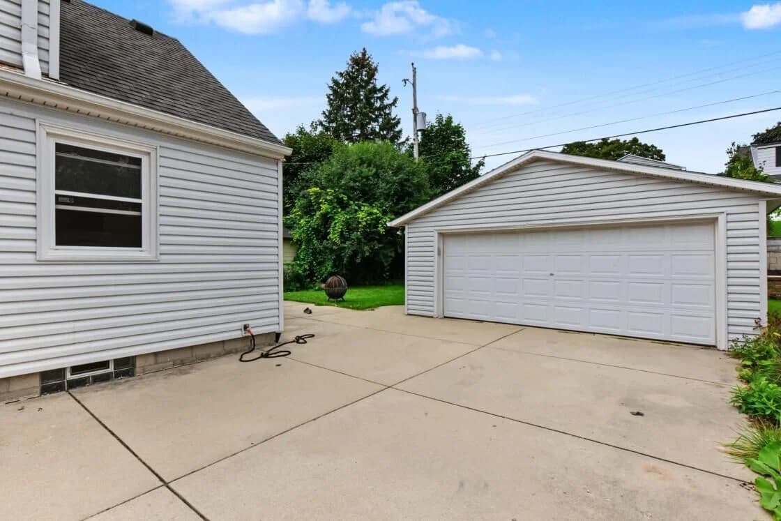 8048 Herbert Ave, Milwaukee, WI 53218 2