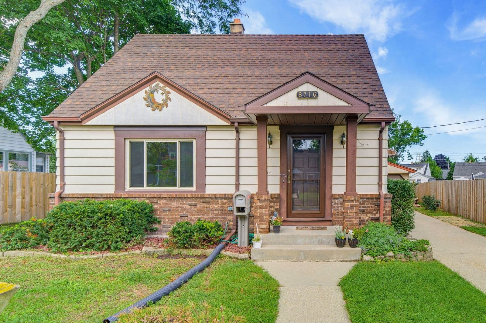8716 Boone Ave, West Allis, WI 53227