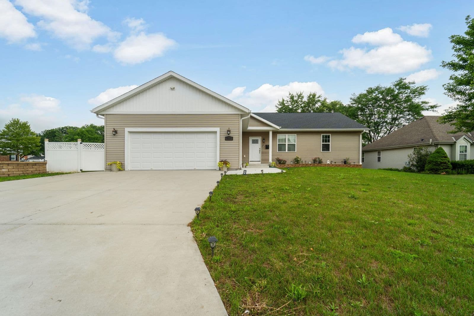 9022 Stuth Ave, West Allis, WI 53227