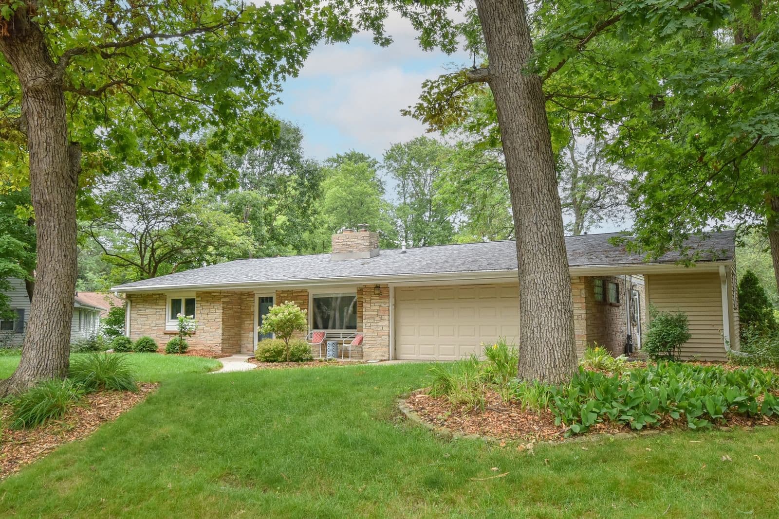 2417 117th St, Wauwatosa, WI 53226