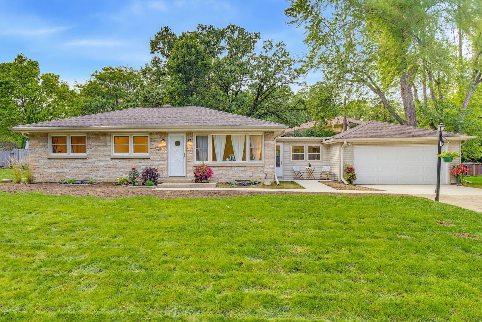 3285 Knoll Blvd, Wauwatosa, WI 53222