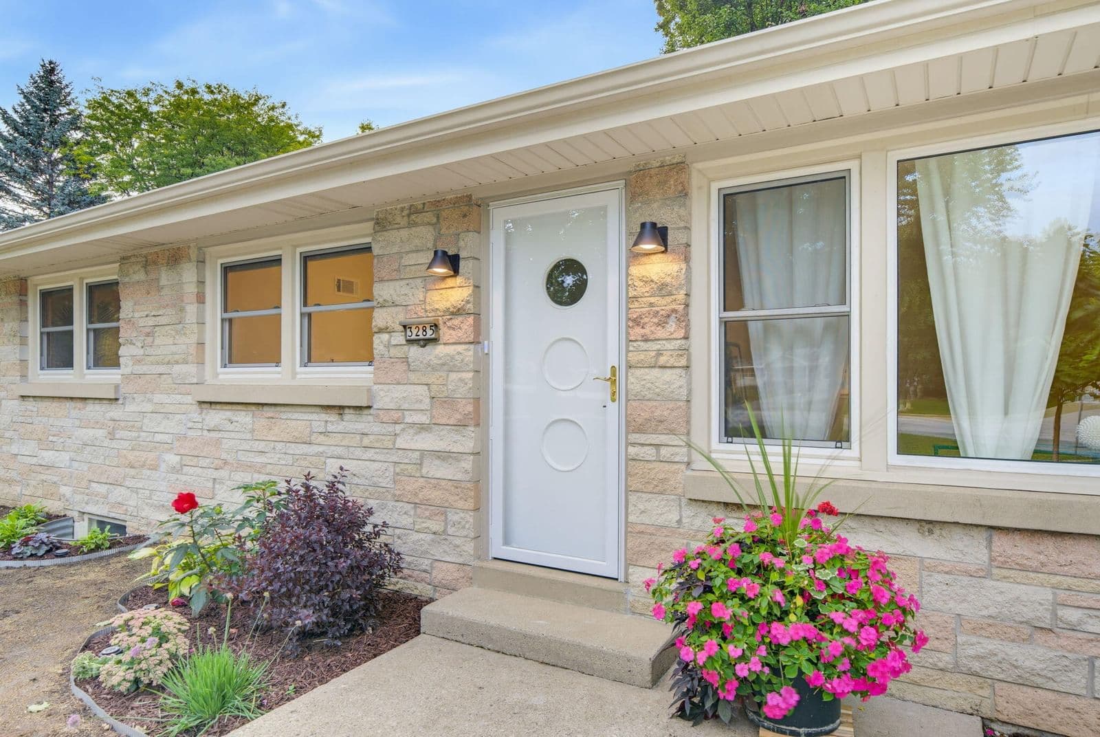 3285 Knoll Blvd, Wauwatosa, WI 53222 3