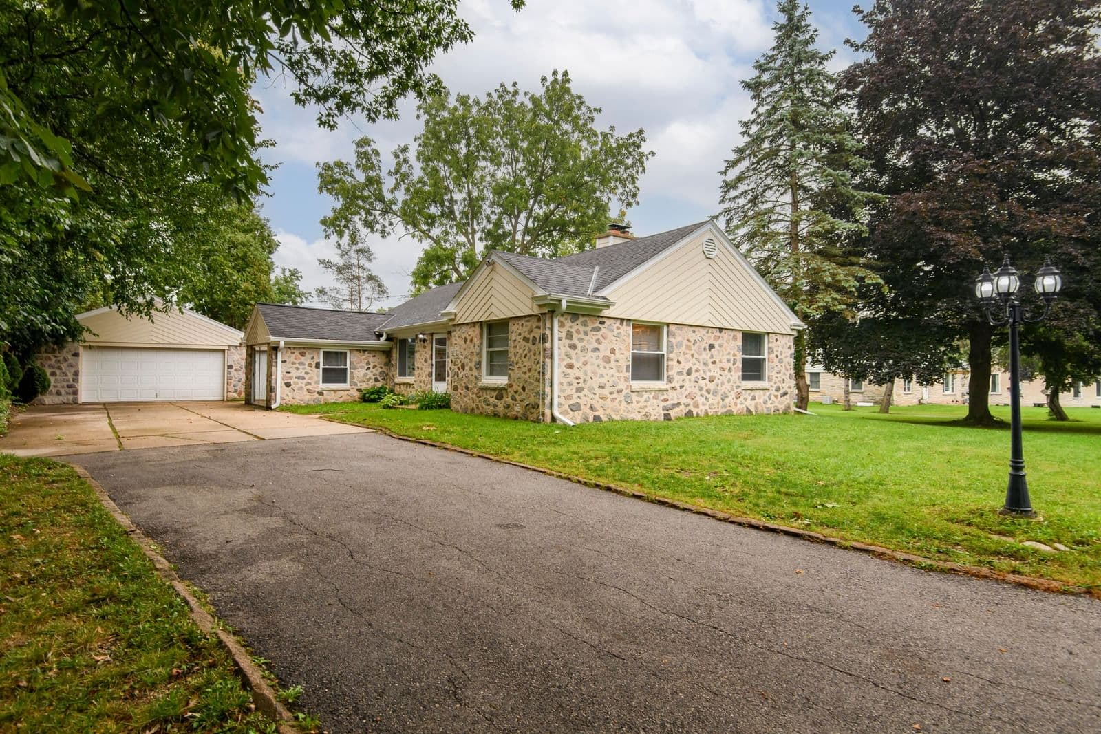 3260 124th St, West Allis, WI 53227