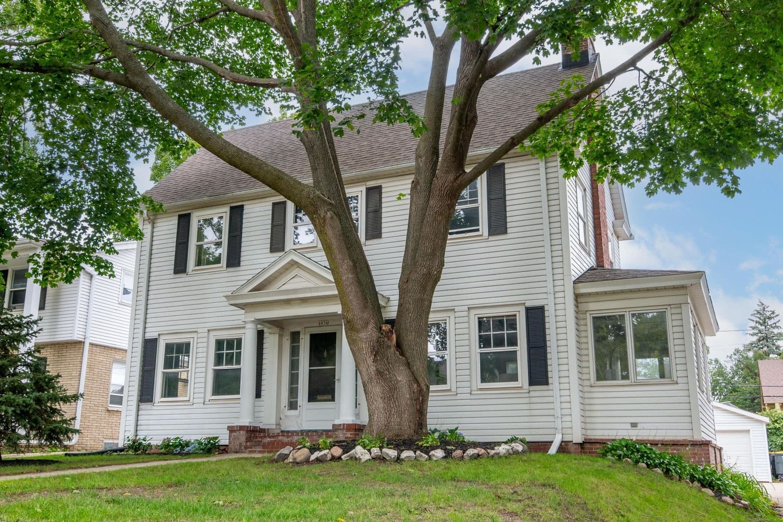6836 Wisconsin Ave, Wauwatosa, WI 53213