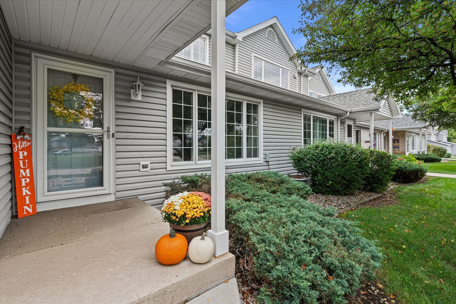 10210 Whitnall Edge Cir, Franklin, WI 53132