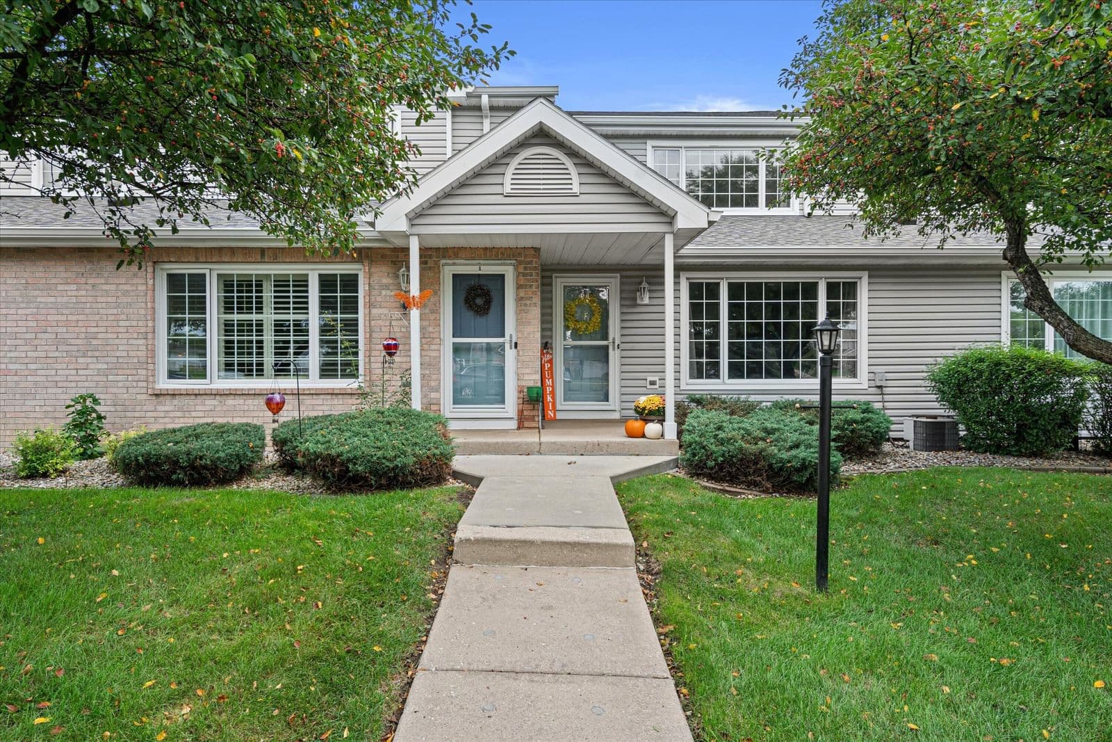 10210 Whitnall Edge Cir, Franklin, WI 53132 2
