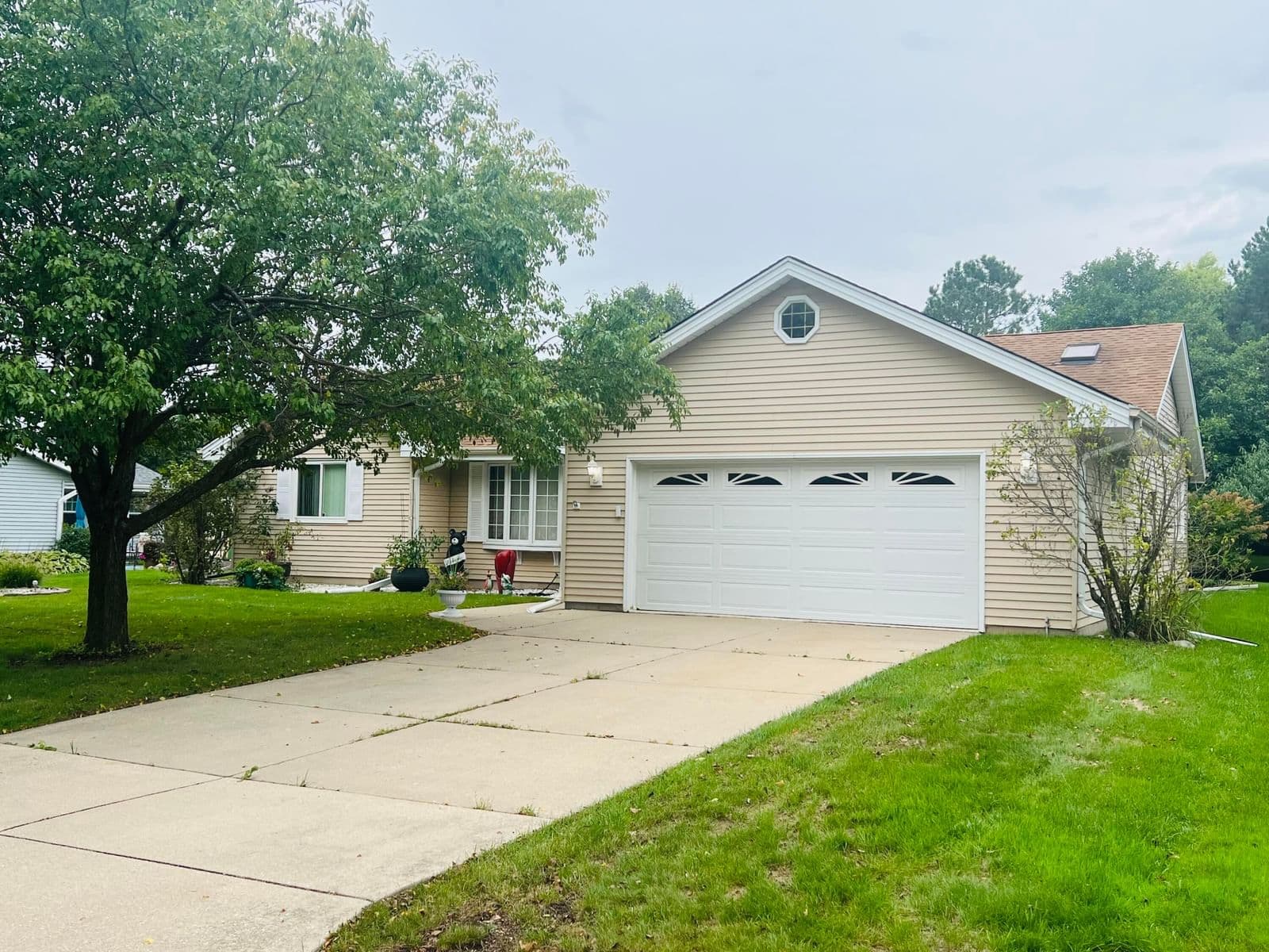 8815 Castle Ct, Franklin, WI 53132 2