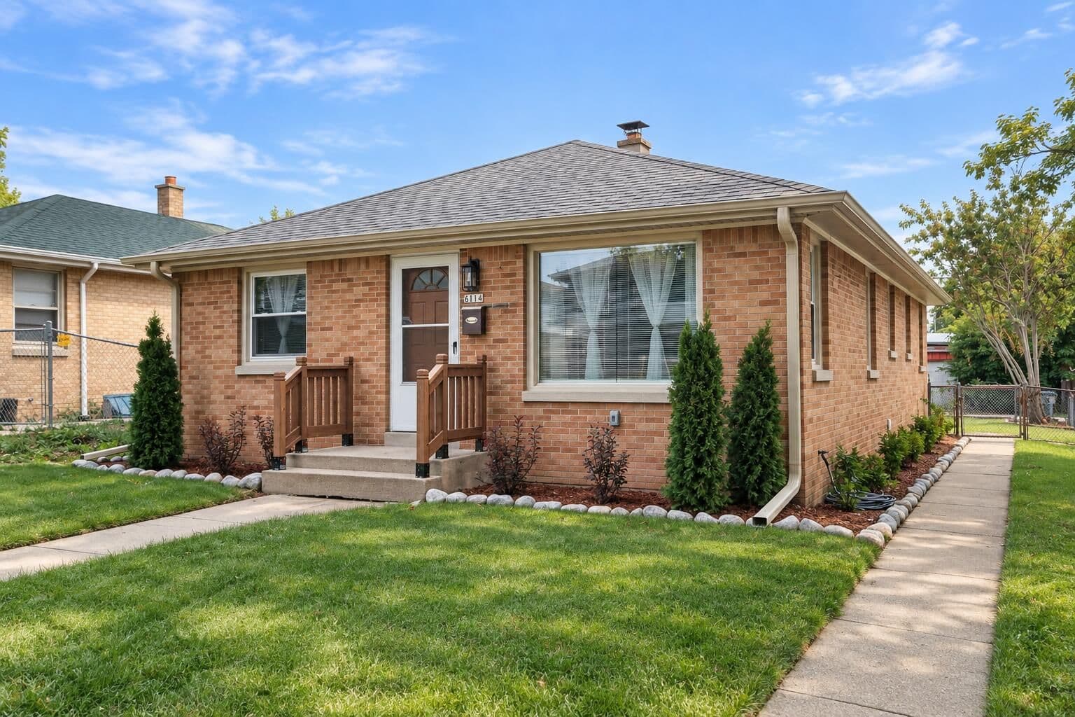 6114 Leon Ter, Milwaukee, WI 53218 2