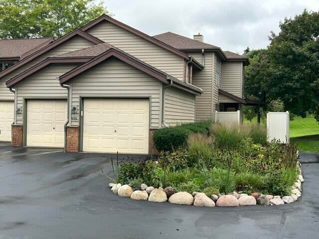 8123 Legend Dr, Franklin, WI 53132