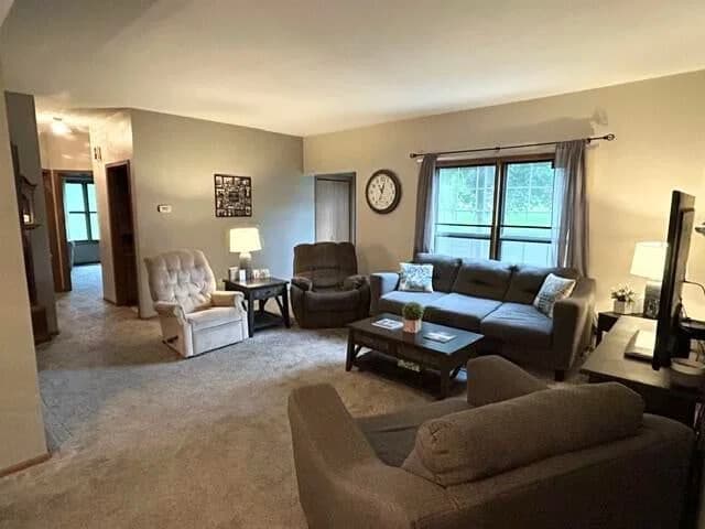 8123 Legend Dr, Franklin, WI 53132 2