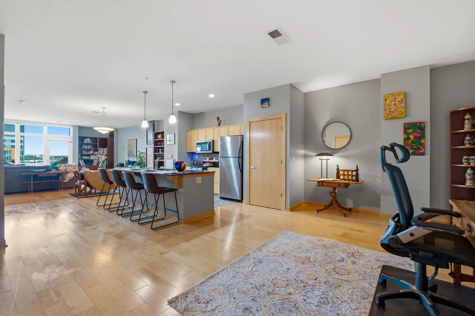 601 Ogden Ave, Milwaukee, WI 53202 3